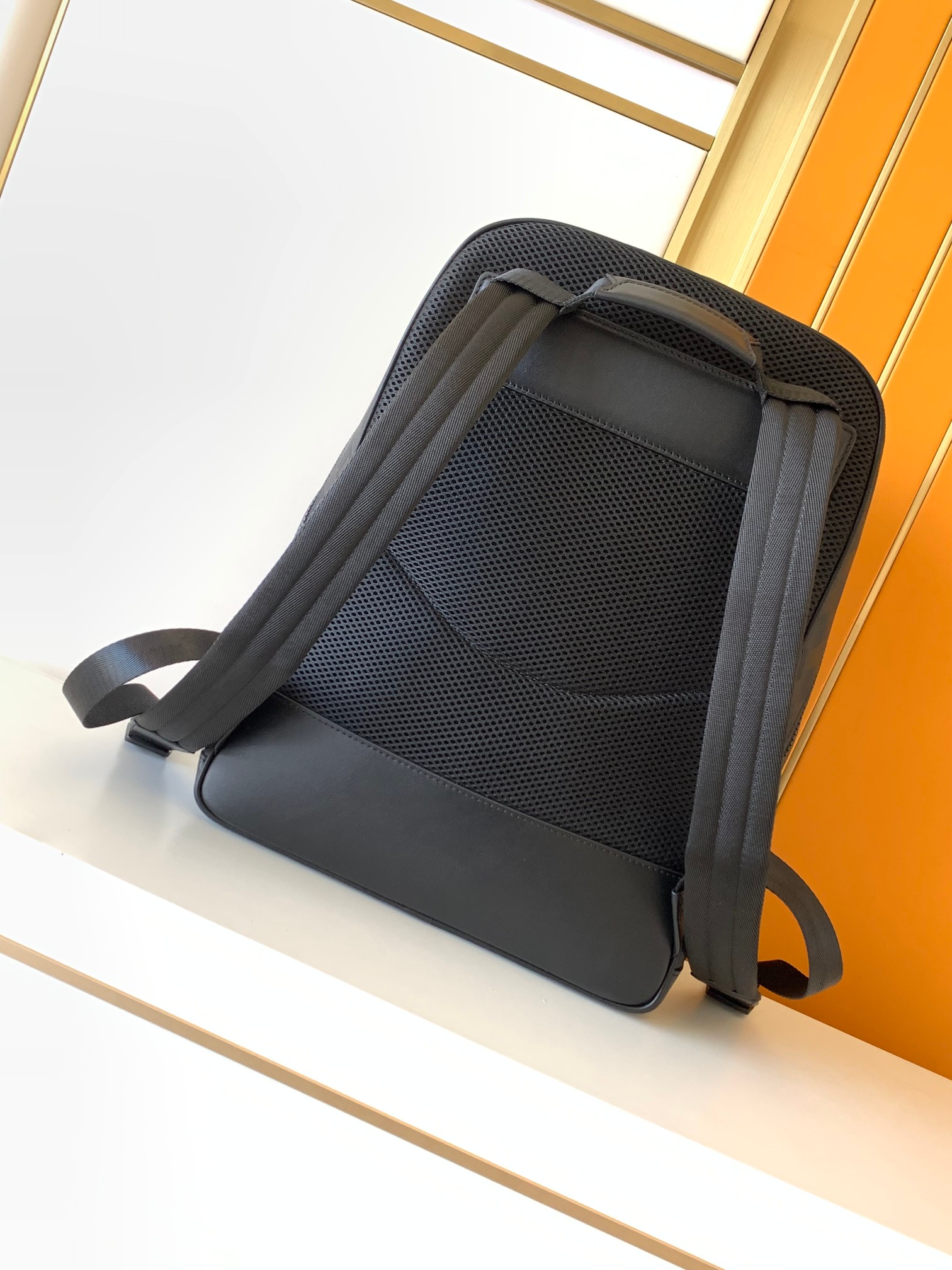 Zaino Minimalista Nero Goffrat - Leather Work Rucksack Mens recensione e prezzo